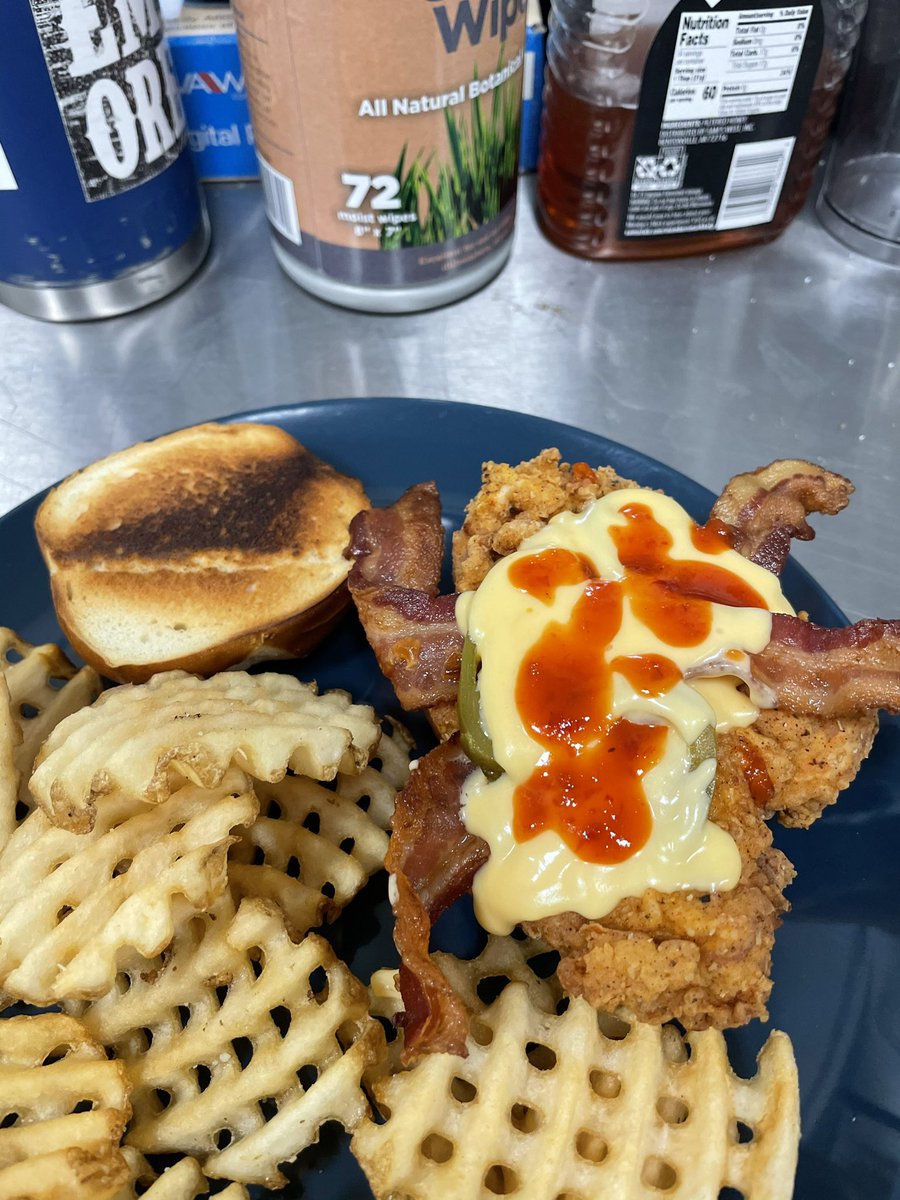 smalltalkk4prez's tweet photo. @stillchosn On a MF PRETZEL BUN DAWG https://t.co/FKAD2hbAkq