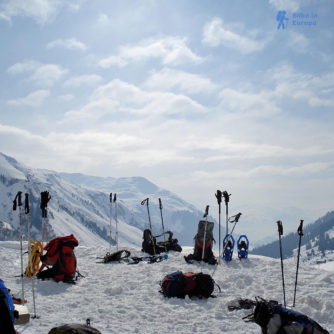 SilkeInEuropa's tweet photo. Nach dem Abstieg vom Drusentor über die Carschina Hütte legen wir in Partnun eine wohlverdiente Rast ein.
https://t.co/KG68wciaFP
🇨🇭
#partnun #graubünden #schweiz #hüttentrekking #schneeschuhwandern #schneeschuhtour
#schneeschuhwanderung #trekking #outdoor #nature #alpen https://t.co/Ko1kdubD1k