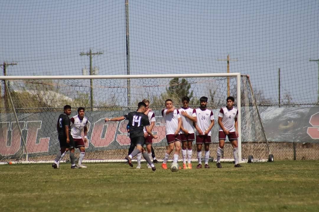 mau__14__'s tweet photo. A darle a lo que viene.⚽️💍 https://t.co/Dx9S8koKpz