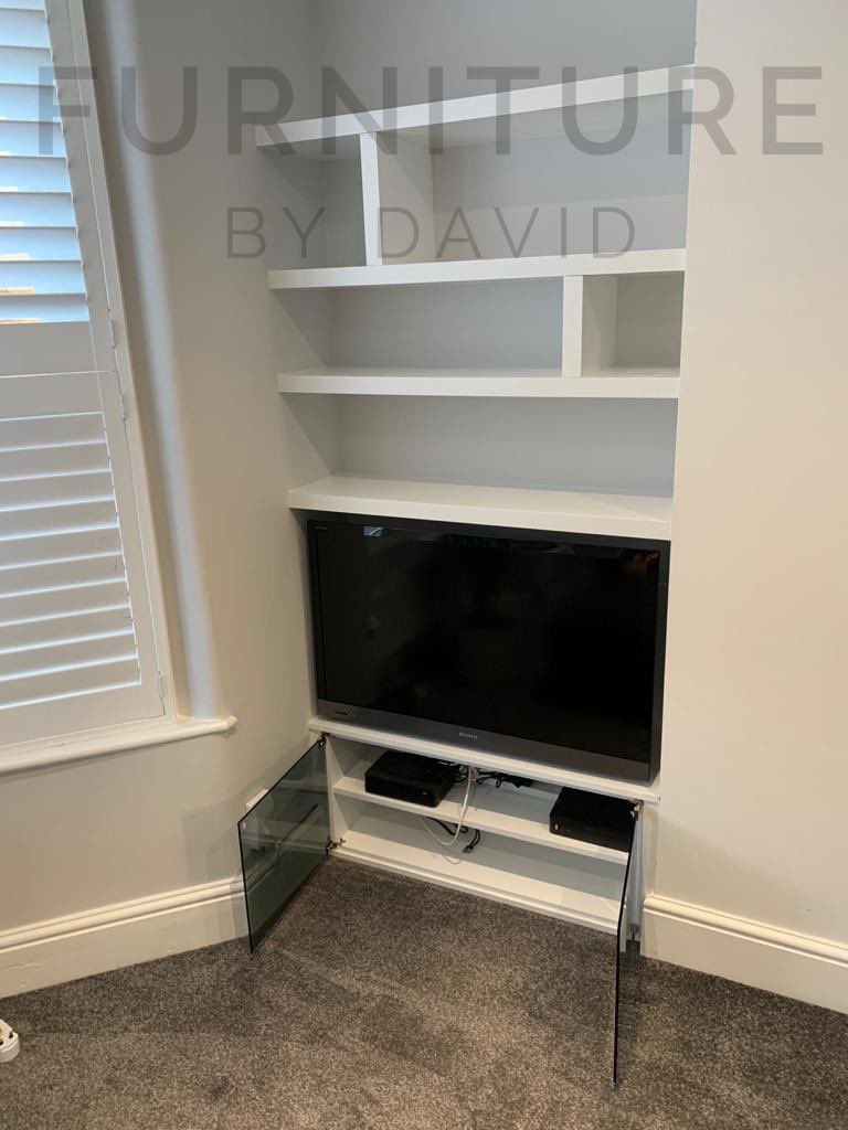 DavidFurniture_'s tweet photo. TV unit and floating shelves finished in white satinwood paint. Toughened, tinted glass push-to-open doors. Got a lovely review:

From start to finish, there was minimal fuss and the end result is great, just what I wanted and how I hoped it might look.  I'll be using David again https://t.co/mq0eb89VRP