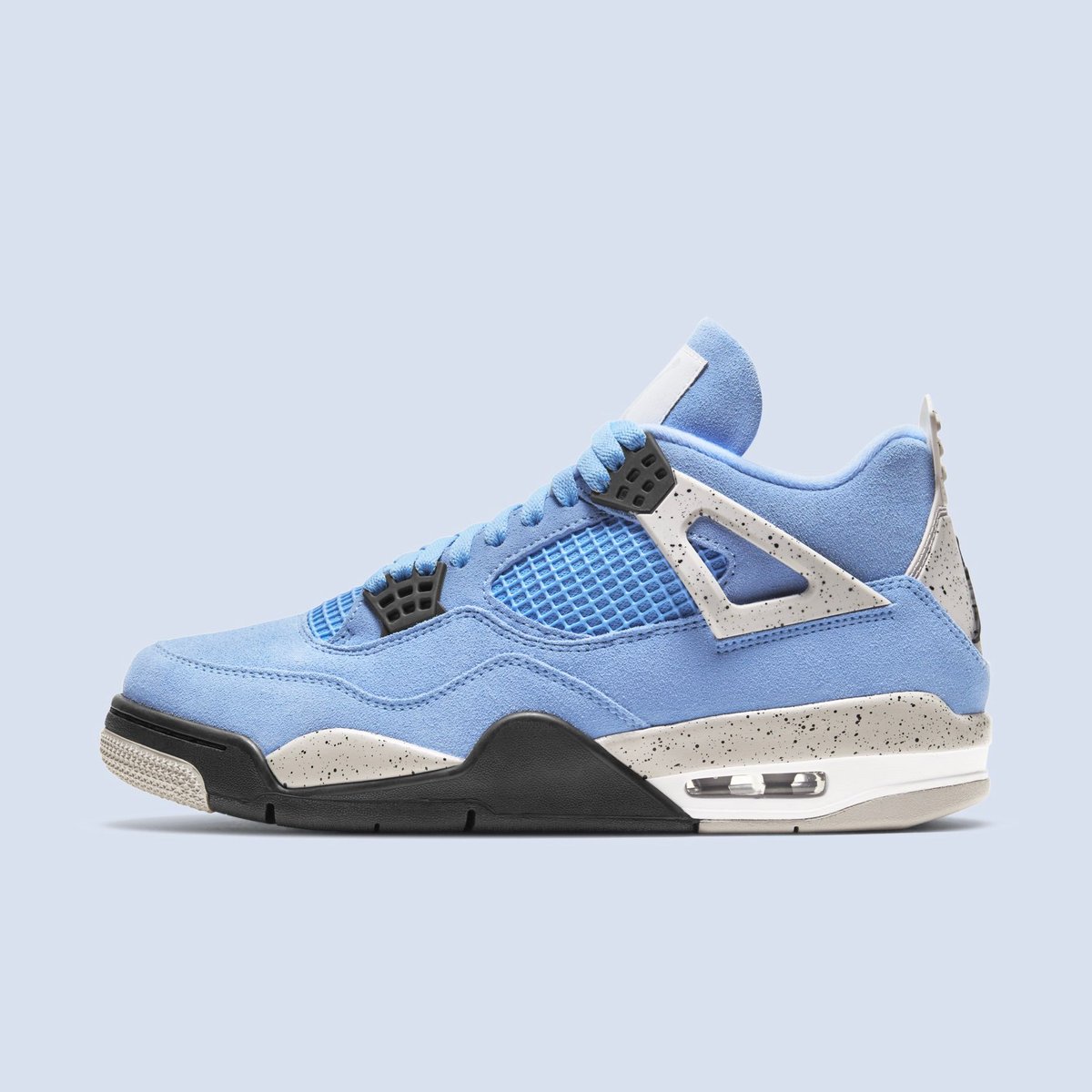 TheSiteSupply's tweet photo. [Official Images] Jordan 4 Retro "UNC" 👟 

🗓️ April 28th

💸 $225

📸 @J23app https://t.co/nxYCLUcBr1