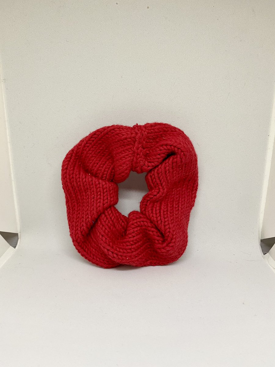 Craftycat19's tweet photo. @sza_angel https://t.co/OYJNRH2Wwy hi!! I sell knitted items, sewn items, and I just started hand embroidery! https://t.co/z7HlmlM9cJ