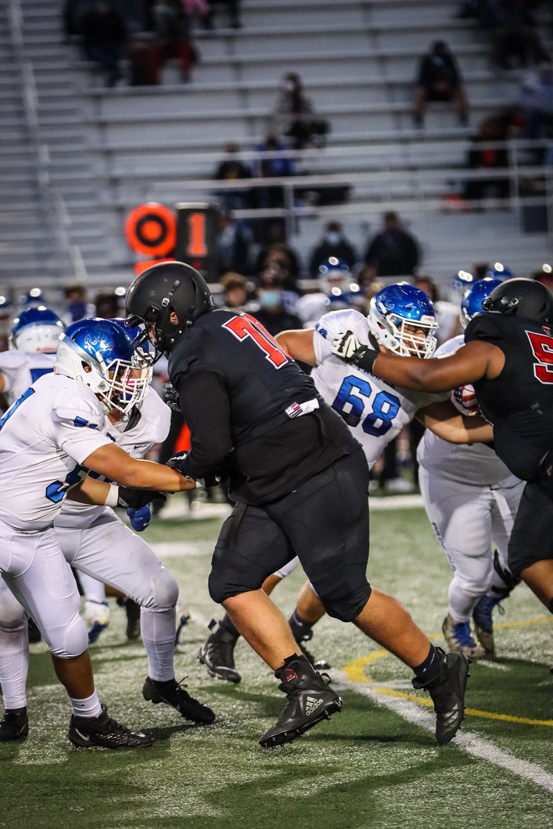 Tiller_Football's tweet photo. Tone setters! The boys upfront set the tone this past week playing tough and creating havoc on both sides of the ball. Keep working in those trenches! #tustintillers #tustinfootball #tustinup #frontseven #havoc #disruption #bigboys #tonesetters PC: @CSD619 https://t.co/9W2gmrVkLp