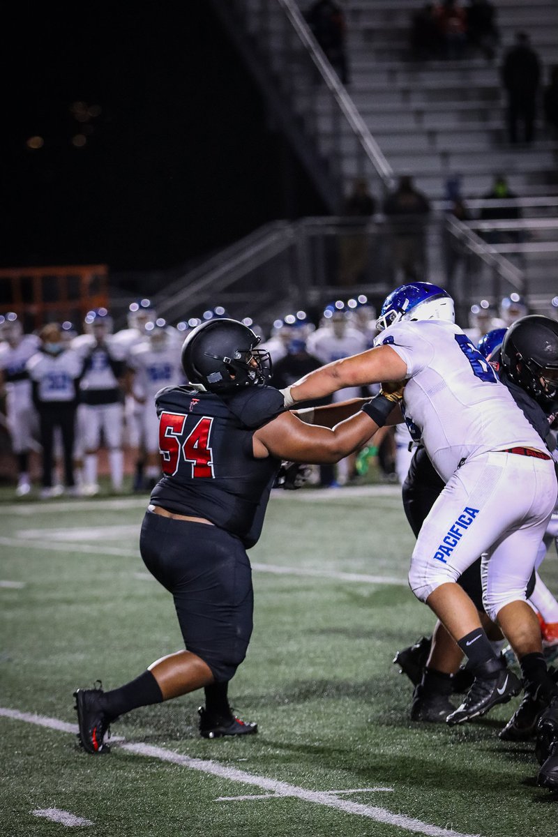 Tiller_Football's tweet photo. Tone setters! The boys upfront set the tone this past week playing tough and creating havoc on both sides of the ball. Keep working in those trenches! #tustintillers #tustinfootball #tustinup #frontseven #havoc #disruption #bigboys #tonesetters PC: @CSD619 https://t.co/9W2gmrVkLp