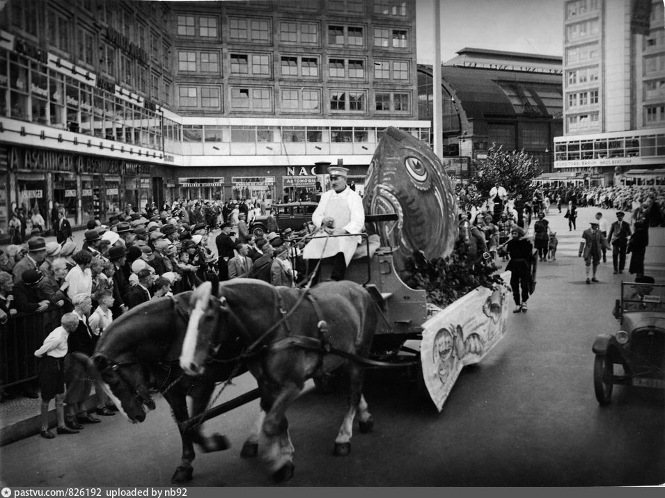 chronohh's tweet photo. @IckeBernd #Aschinger #Alexanderplatz Berlin 1933 :: hier links :: https://t.co/ZLzWy48IOH https://t.co/iKWtGVucUH