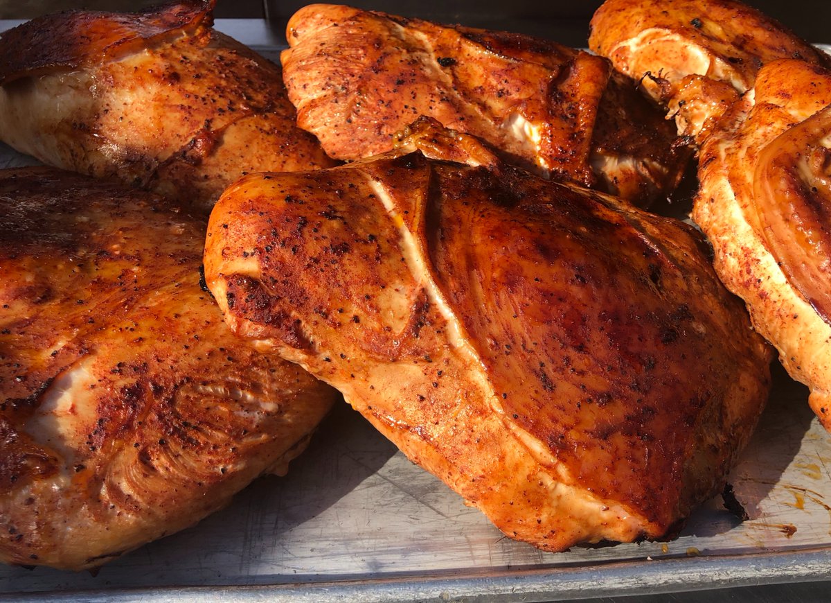 Dalies_BBQ's tweet photo. Hey Dalie's family! 👋 We wanted to give you procrastinators a little mouth-watering motivation to get your Easter hams and turkeys ordered. 😉 

Quantities are getting low. Pre order today 📲636.529.1898. 

#daliessmokehouse #easterham #easterturkey #preordertoday #tradition https://t.co/G3PH5vHQOG