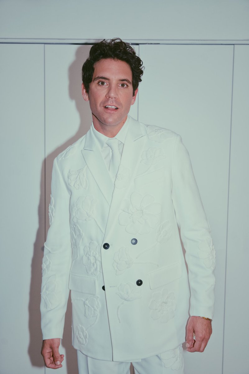 Mika tweets Mika tweets