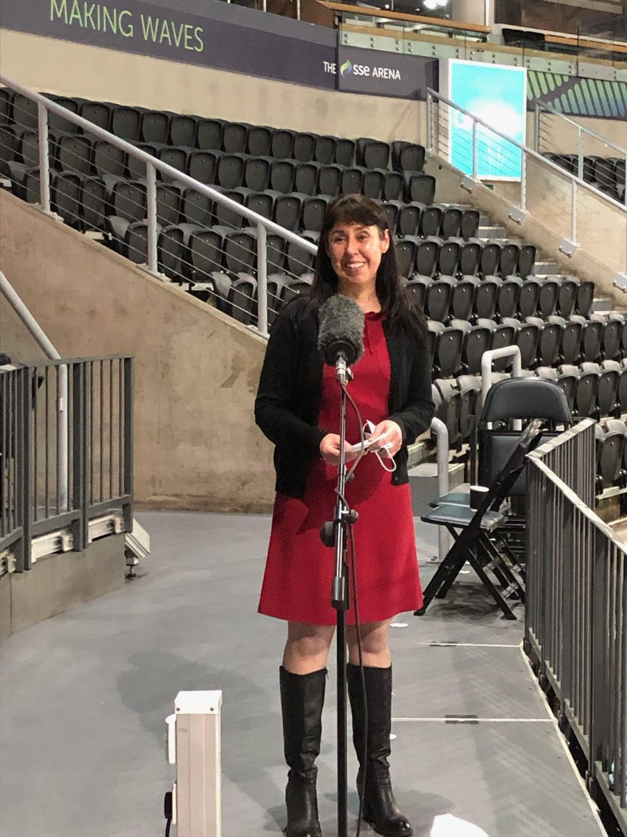 Our final guest with @newsdeclan at the new mass vaccination centre @SSEBelfastArena is Roisin Coulter. She says the vaccination programme there will start slowly before gradually increasing, from 10,000 this week to 40,000 per week. Listen: bbc.in/2O2jerN