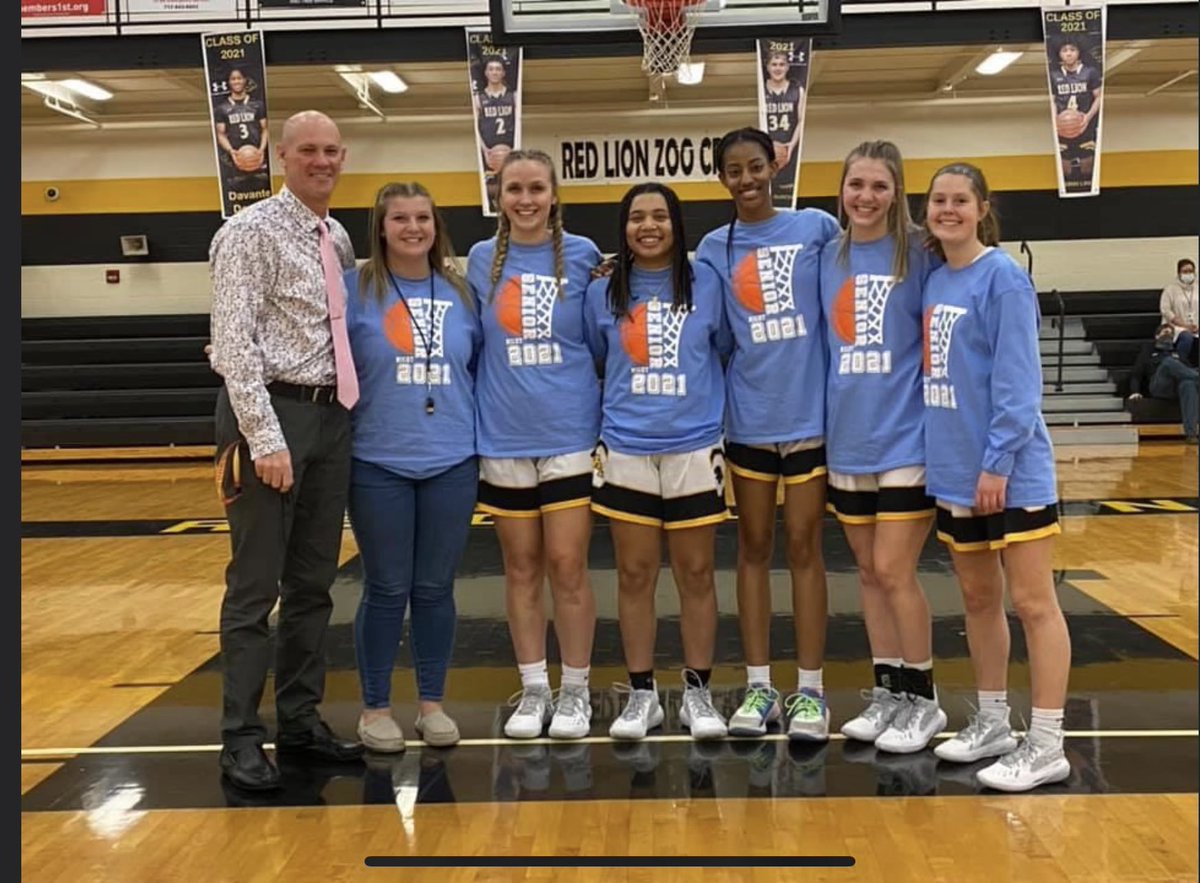 Last evening we celebrated the 2020- 2021 Basketball season and recognized our outstanding seniors. Thanks to Makenna, Julia, Asia, Makiah, Madi and Chloe for all they have done for the Lady Lion program!!