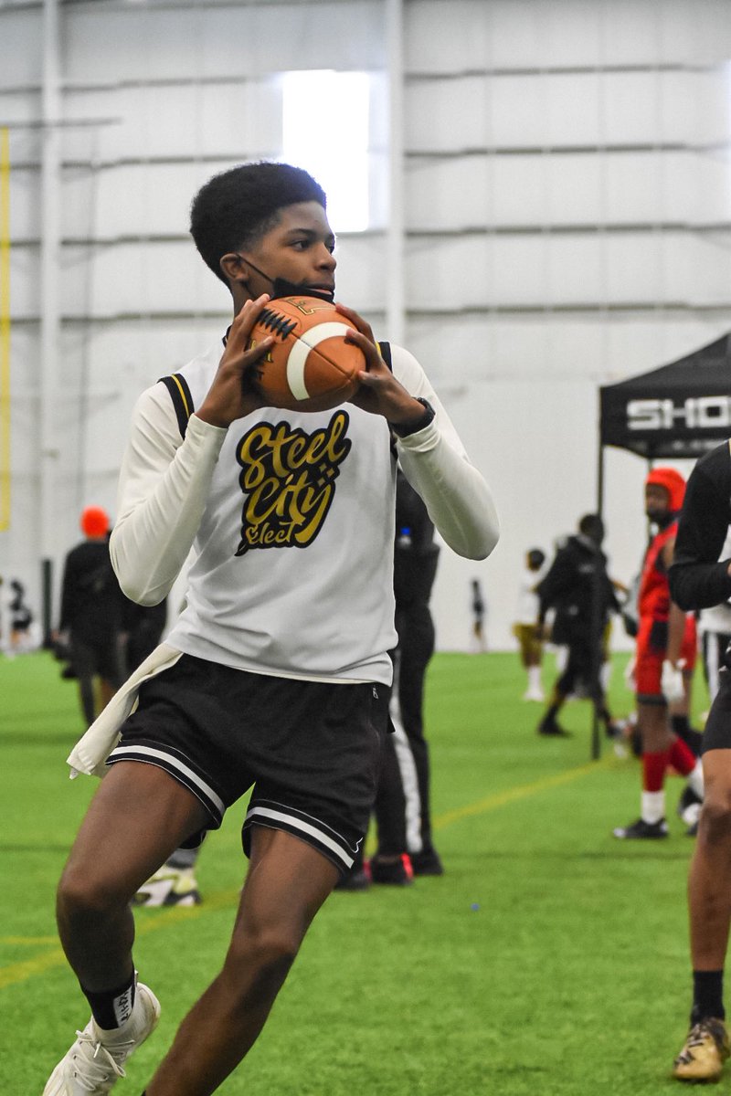 City7v7's tweet photo. 2024 QB @pope23dontae (Gary West Side) made his #SteelCitySelect debut and led the 18U team down the field for a TD @pylon7on7. Pope was a member of West Sideβs Regional Championship basketball team π #4TheCity #FutureStars @PrepRedzoneIN @IndianaPreps https://t.co/sxQhnuCTpH