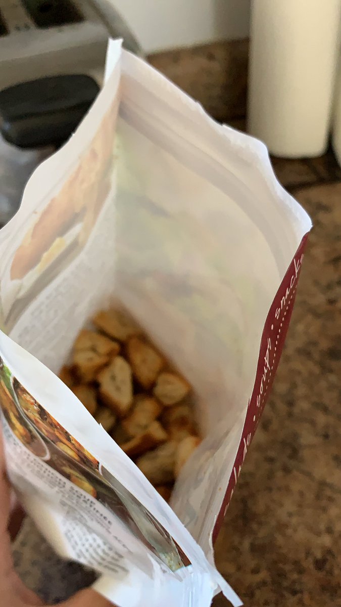 hayleyvanhinger's tweet photo. @ACE_Bakery I just opened these- why did I only get a 1/3 of a bag full ?? 🤦🏼‍♀️🤦🏼‍♀️🤦🏼‍♀️ https://t.co/Oix3H0aary