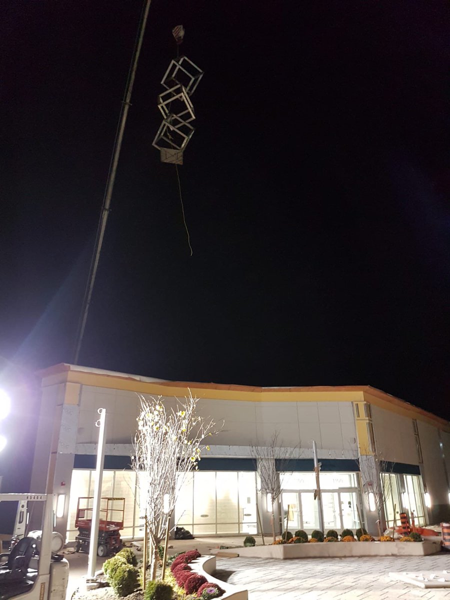 laborincca's tweet photo. This beautiful piece was custom made by an artist in the USA who drove all it all the way to Ontario himself!
#Laborinc #RetailFitout #Retail
#InstallationsManagement #LaborManagement #ProjectManagement #YourCanadaWideInstallationPartner
#Canada #ExperientialMarketing https://t.co/5jWW7oKTOV