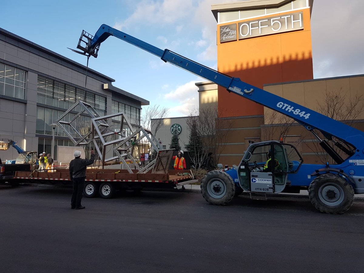 This beautiful piece was custom made by an artist in the USA who drove all it all the way to Ontario himself!

#Laborinc #RetailFitout #Retail 
#InstallationsManagement #LaborManagement #ProjectManagement #YourCanadaWideInstallationPartner
#Canada #ExperientialMarketing