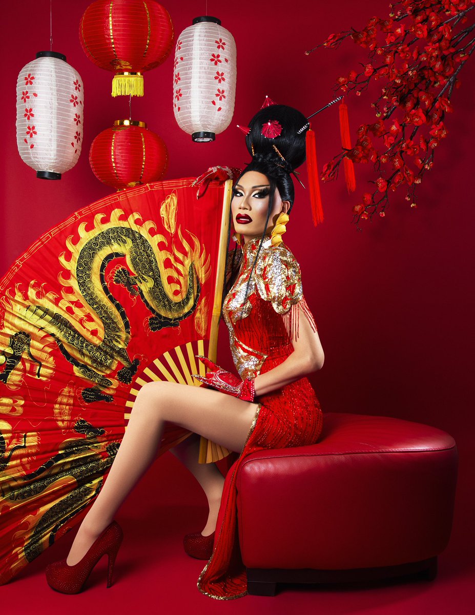 KahmoraHall's tweet photo. You can always trust the fortune cookie 🥠 #DragRace https://t.co/lWov0BIXX2