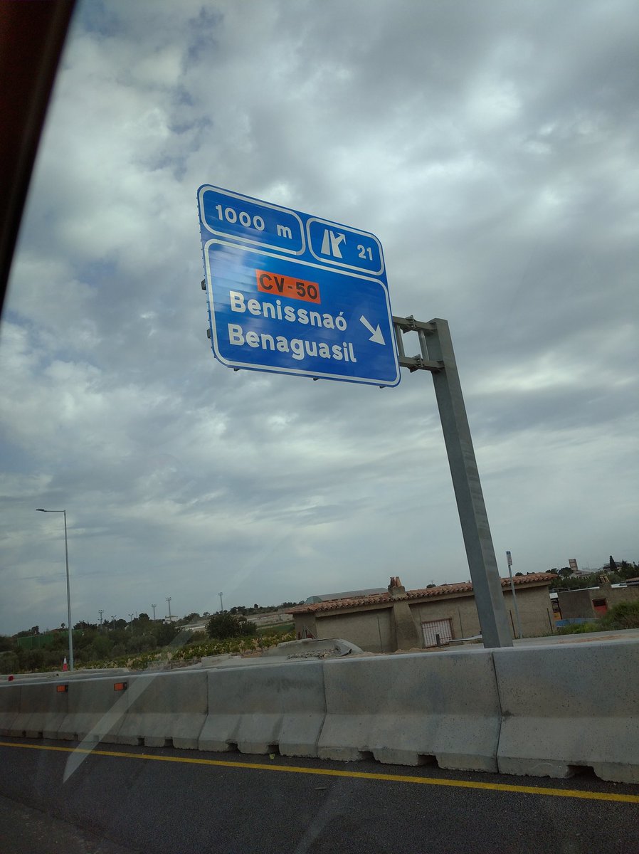 Ximo_botepas's tweet image. Acabaeta de posar!! Els valencians tenim un nou poble, entre Llíria i Benaguasil...."Benissnaó" jajajajaj😂 @benissano #errades #dislexia #humor #senyals
