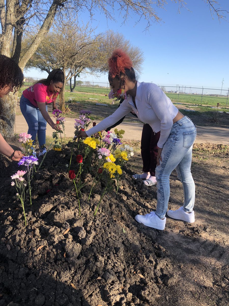 jess_th3b3st's tweet photo. I love you baby I hate this had to happened to you I really do man I’m going to miss yo loud ass I love u sis I got you forever 🤞🏽💙😌🗣💯❗️🙏🏽😩💕 #justice4jasmine  #LLJ https://t.co/C6p9VTe6cy