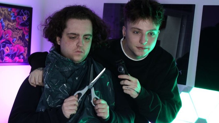 xCryboy's tweet photo. LE CORTO EL PELO A MI AMIGO EN STREAM XD https://t.co/uUh9mP6vWA
RT Y TE SALUDO https://t.co/5dOYYa15Wh