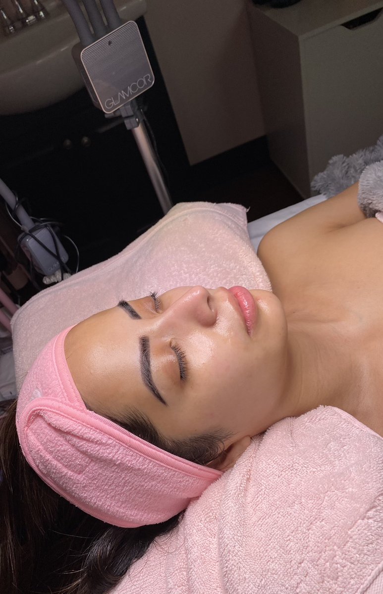 GaleazziKelly's tweet photo. The KG Glamour Signature Facial🎆🎉✨ I love what I do 🖤
.
.
#lovetheskinyourein #signaturefacial #facialglowing #facialglow #beforeandafter #facialist #facialista #fortworthblogger #fortworthstylist #fortworthsalon #skinface #skincareluxury https://t.co/x2Hfe6VIuy