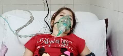 shojy82's tweet photo. الطفلة في الصورة بنت أخويا عندها مرض مناعي نادر وهن في العضلات myasthenia gravis ، الحالة تطورت بسرعة وأصبحت البنت لا بتتحرك ولا تتكلم ساعدونا بنشر الهاشتاق لعله يصل للمسئولين وتُعالج الطفلة رغد في #مستشفى_الملك_فيصل_التخصصي #مركز_الأبحاث #السعودية #مصر #معهد_ناصر https://t.co/dHQh6wdPPg