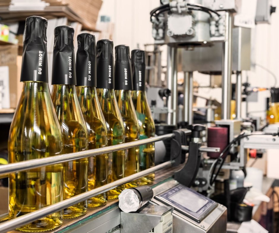 DelmosaBeverage's tweet photo. La Cidrerie du Minot is getting ready for the spring season and they are bottling their delicious Du Minot Le Clos, a dry, crisp apple juice with slight acidity. #duminot #nonalcoholic #Quebec https://t.co/ii3oBJnSdv