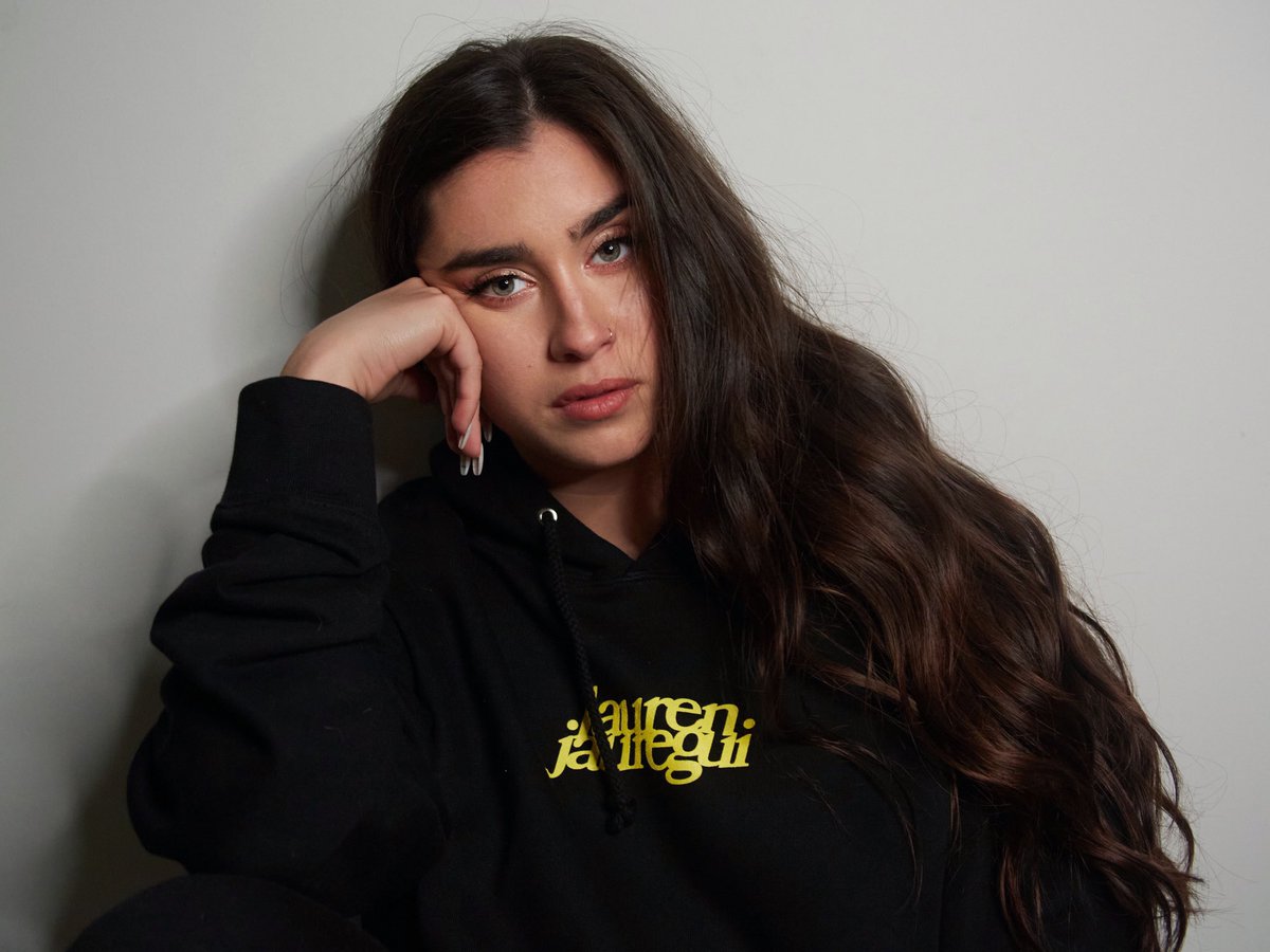 LaurenJauregui's tweet photo. Hello, have a lovely day here’s a link https://t.co/IExo4WDLuL https://t.co/PbhQ4g5S9f