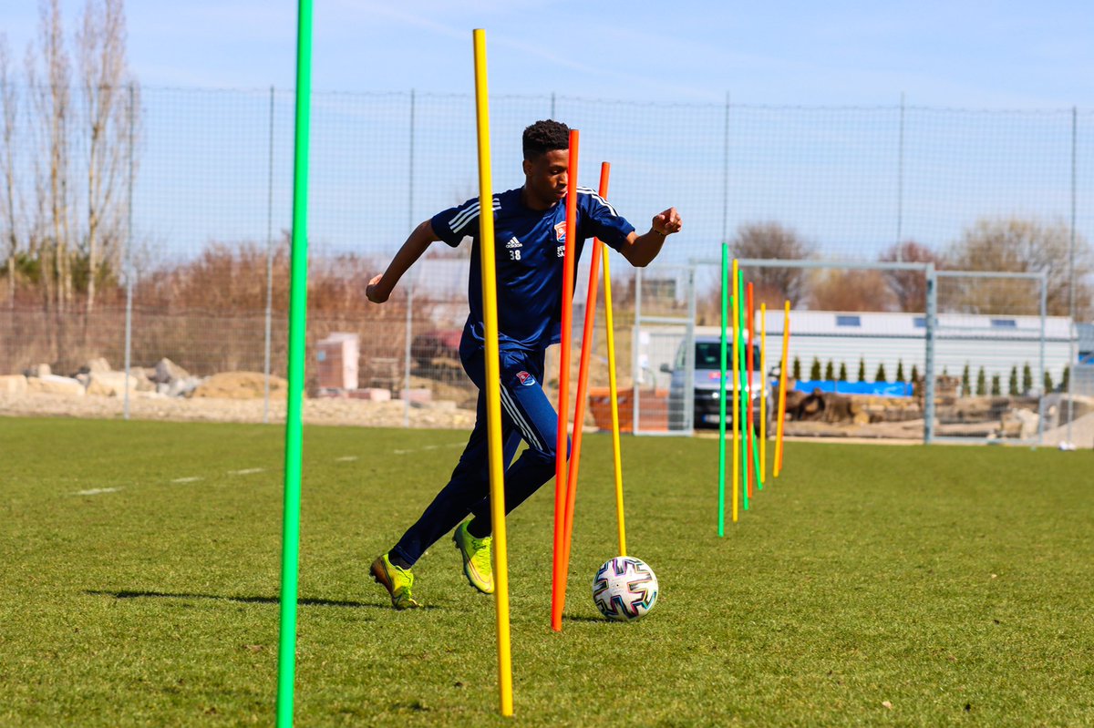 Haching_1925's tweet photo. Gute Nachricht zum #Wochenstart 👍🏻Boipelo #Mashigo ist nach knapp 4️⃣ Monaten zurück auf dem Platz 👏🏻 🔴🔵 #UNSschreibtmanWIR https://t.co/pZJsFGS4pZ