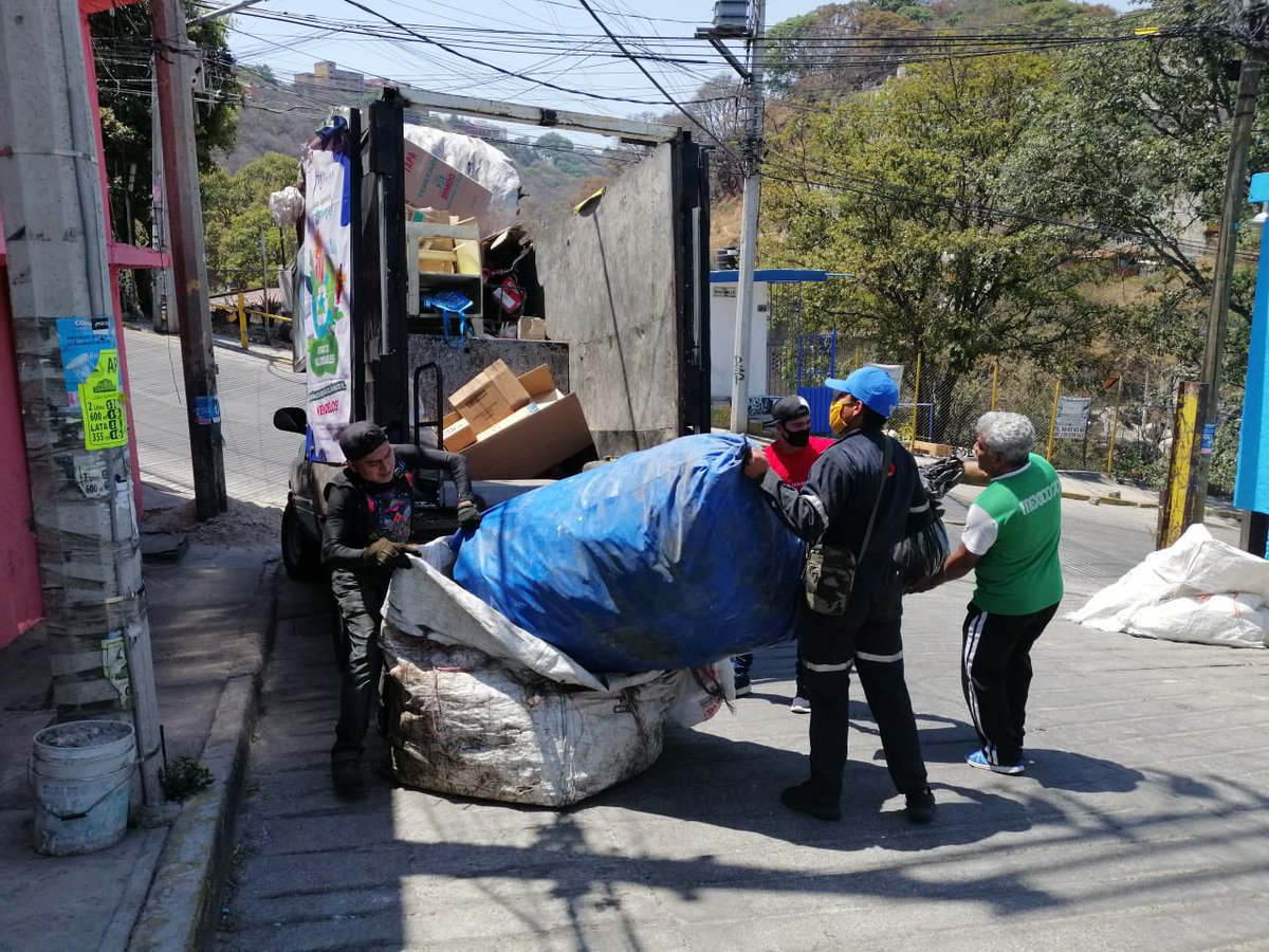 EscalandoV's tweet photo. ¡Por una @AlcaldiaAO verde!
Trabajamos con vecinos de las colonias:
👉🏻#Acuilotla
👉🏻#DosRíos
👉🏻Balcones, Punta y Cooperativa #Cehuayo
y nuestro valioso equipo de #EscalandoVidas, recolectando residuos valorizables que no se utilizan. @AlbertoEsteva @Claudiashein @JASRA1 https://t.co/XjjNDmlHdp