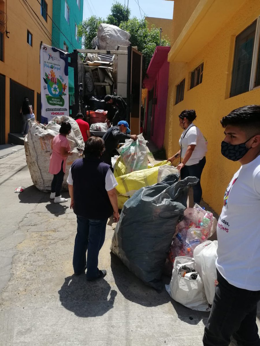 EscalandoV's tweet photo. ¡Por una @AlcaldiaAO verde!
Trabajamos con vecinos de las colonias:
👉🏻#Acuilotla
👉🏻#DosRíos
👉🏻Balcones, Punta y Cooperativa #Cehuayo
y nuestro valioso equipo de #EscalandoVidas, recolectando residuos valorizables que no se utilizan. @AlbertoEsteva @Claudiashein @JASRA1 https://t.co/XjjNDmlHdp