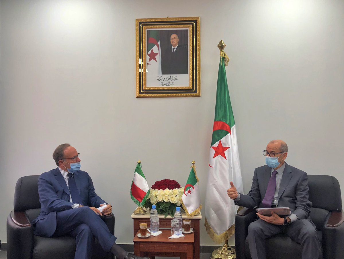MnsGovDz's tweet photo. 🔴 استقبل السيد حسين شرحبيل، وزير الرقمنة و الإحصائيات، اليوم الاثنين 29 مارس 2021 بمقر الوزارة، السيد جيوفاني بولييزي، سفير الجمهورية الإيطالية بالجزائر، بحضور إطارات الوزارة. https://t.co/4weLNWwiN2