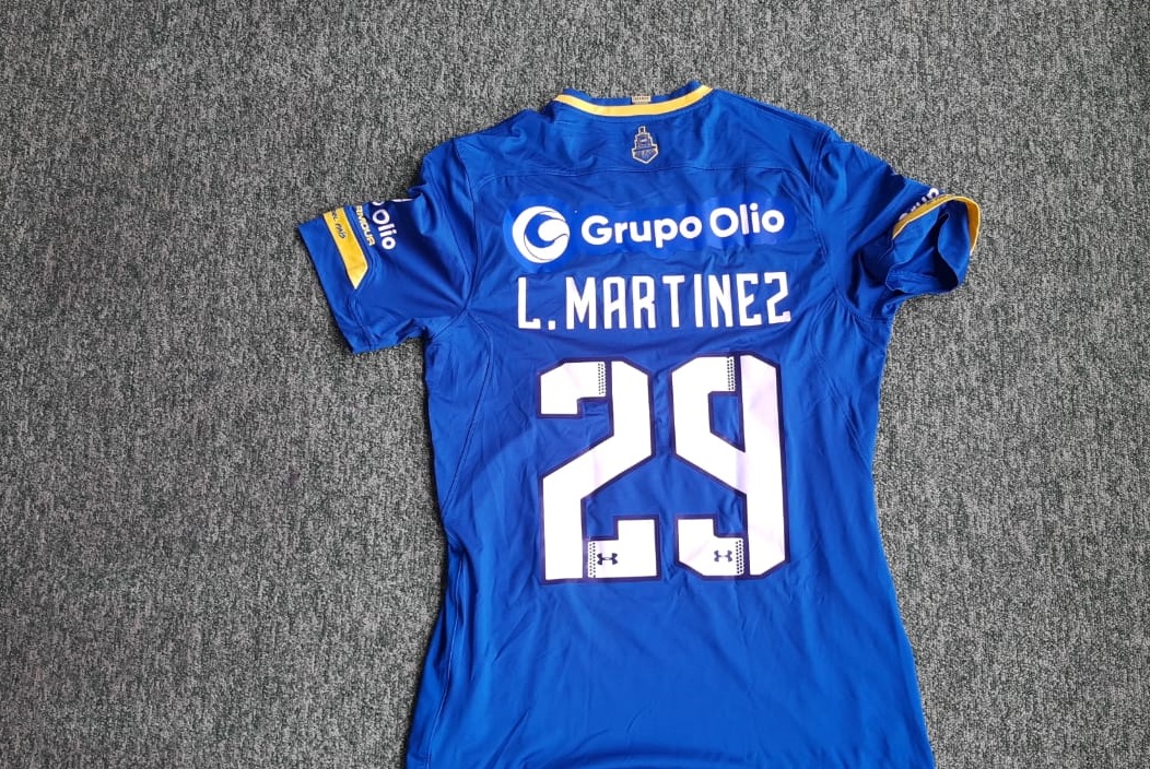 LigaAFA's tweet photo. Liga Profesional de Fútbol  @LigaAFA
#RosarioCentral fue actor protagónico de las finales por la #CopaDiegoMaradona y esta casaca autografiada puede ser tuya. ¿Cómo? Para poder participar del sorteo por la camiseta de @CARCoficial seguí a 
@LigaAFA  y retuiteá esta publicación 🔁 https://t.co/gIHfR6Rb4i