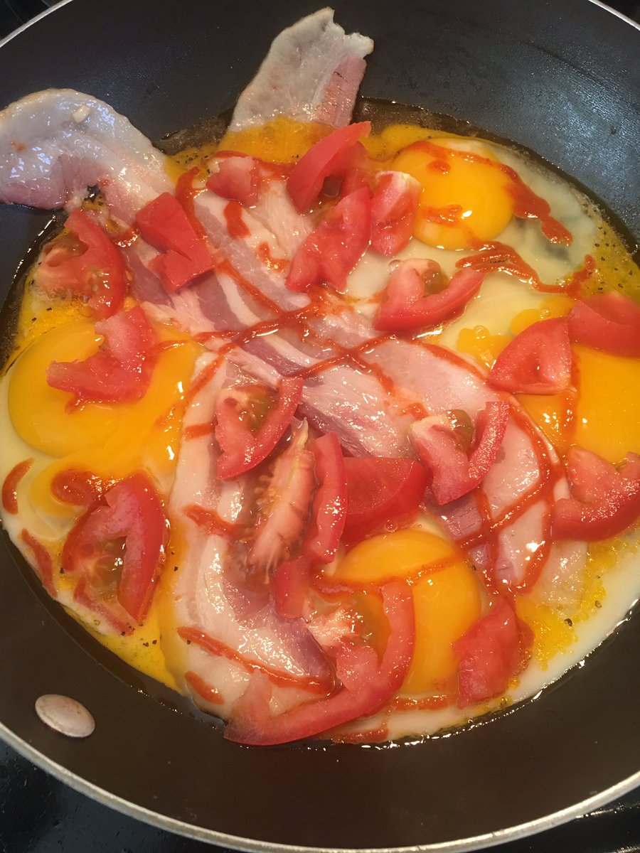 HealthAlfredo's tweet photo. Day 21(13):#Whole30 gonna get a little bit of cleaning on day 1 of 2 off, save outside work for tomorrow. But hereโs #Breakfast in the works canโt forget that good @Applegate #applegate #applegatarian aiding in the enjoyment of my #dayoff. #Cook #WorkingCook #NeverFinishLast https://t.co/yMF65DwyBa