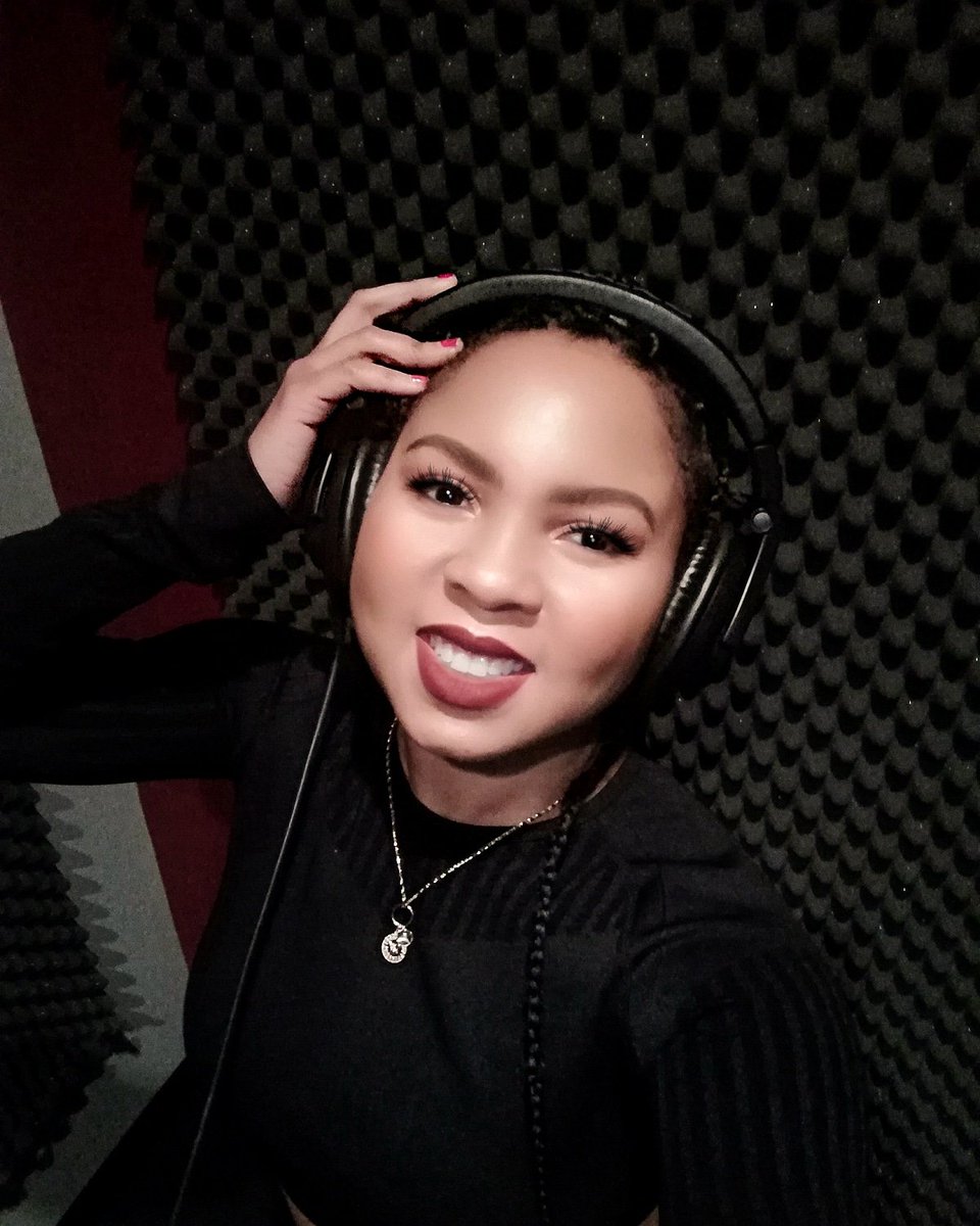 miuhaiti's tweet image. Me when I just recorded a track that I&apos;m digging a looooot! 😆🤩😌
.
#recordingsession #creationprocess #singersongwriterlife #singerslife  #purfekrecording #purfekstormmanagment