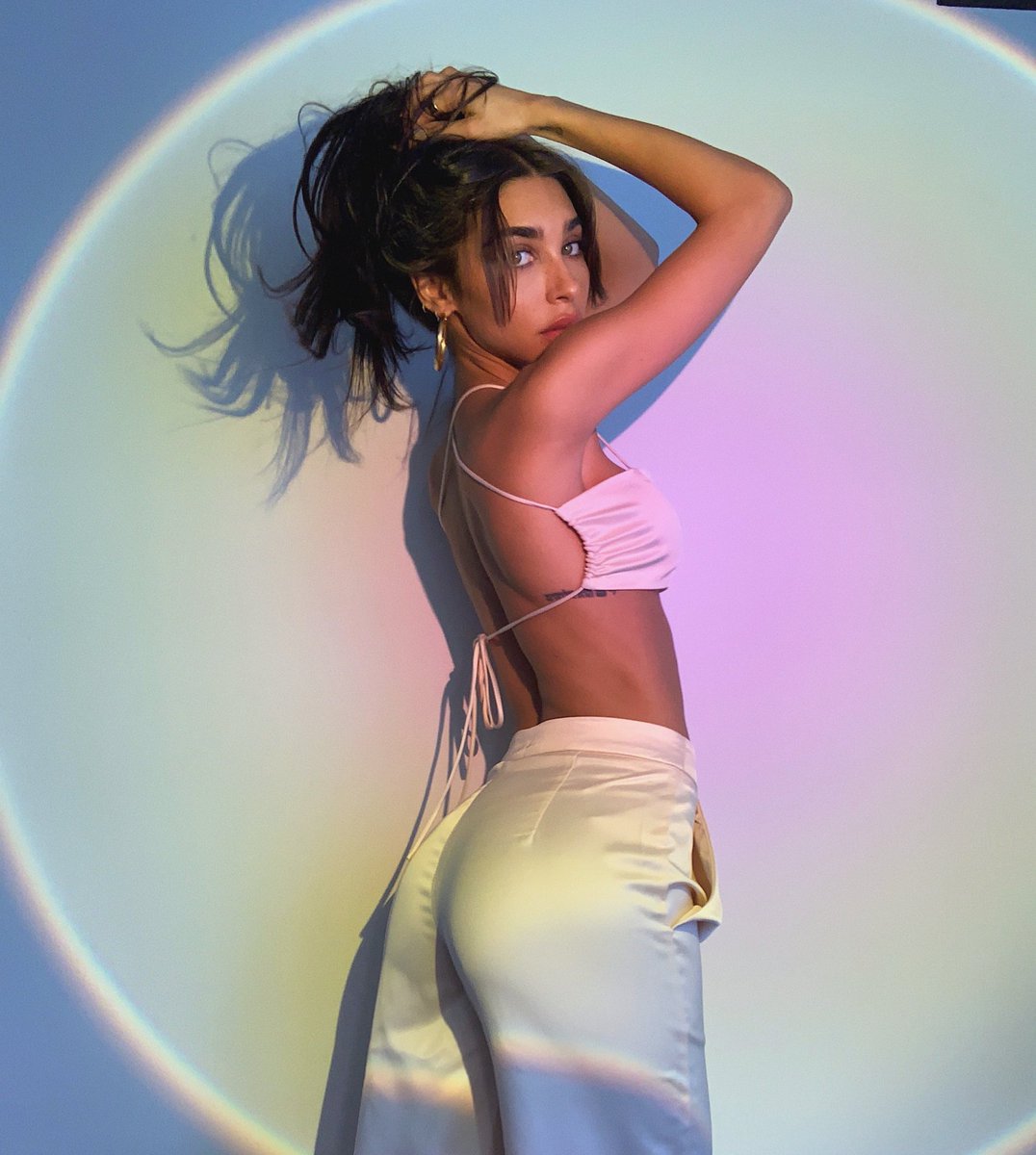 ChantelJeffries's tweet photo. Manic pixie dream girl https://t.co/XqSQrL7OlX