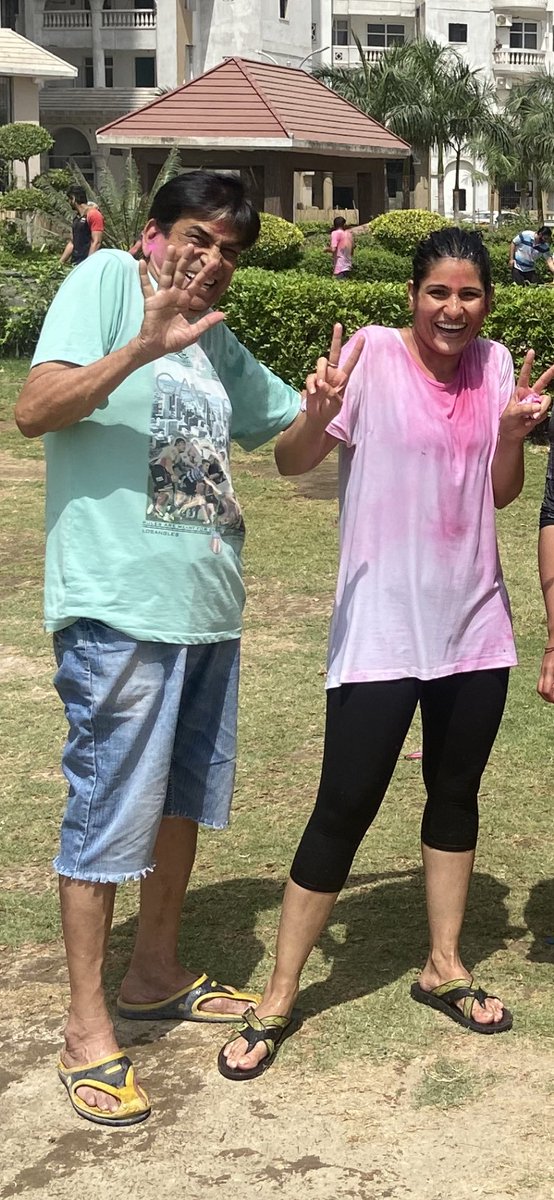 RubikaLiyaquat's tweet photo. आज का दिन यादगार रहा... आप सब को होली की हार्���िक शुभकामनाएँ https://t.co/LU5fQvB5Jb