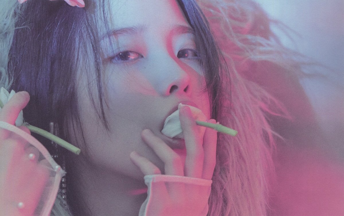 dlfmadltkd's tweet photo. 정규 5집 <LILAC>
<HILAC> PHOTO BOOK

https://t.co/RfCaZQlTP3
#아이유 #IU https://t.co/y7V1RIak8x
