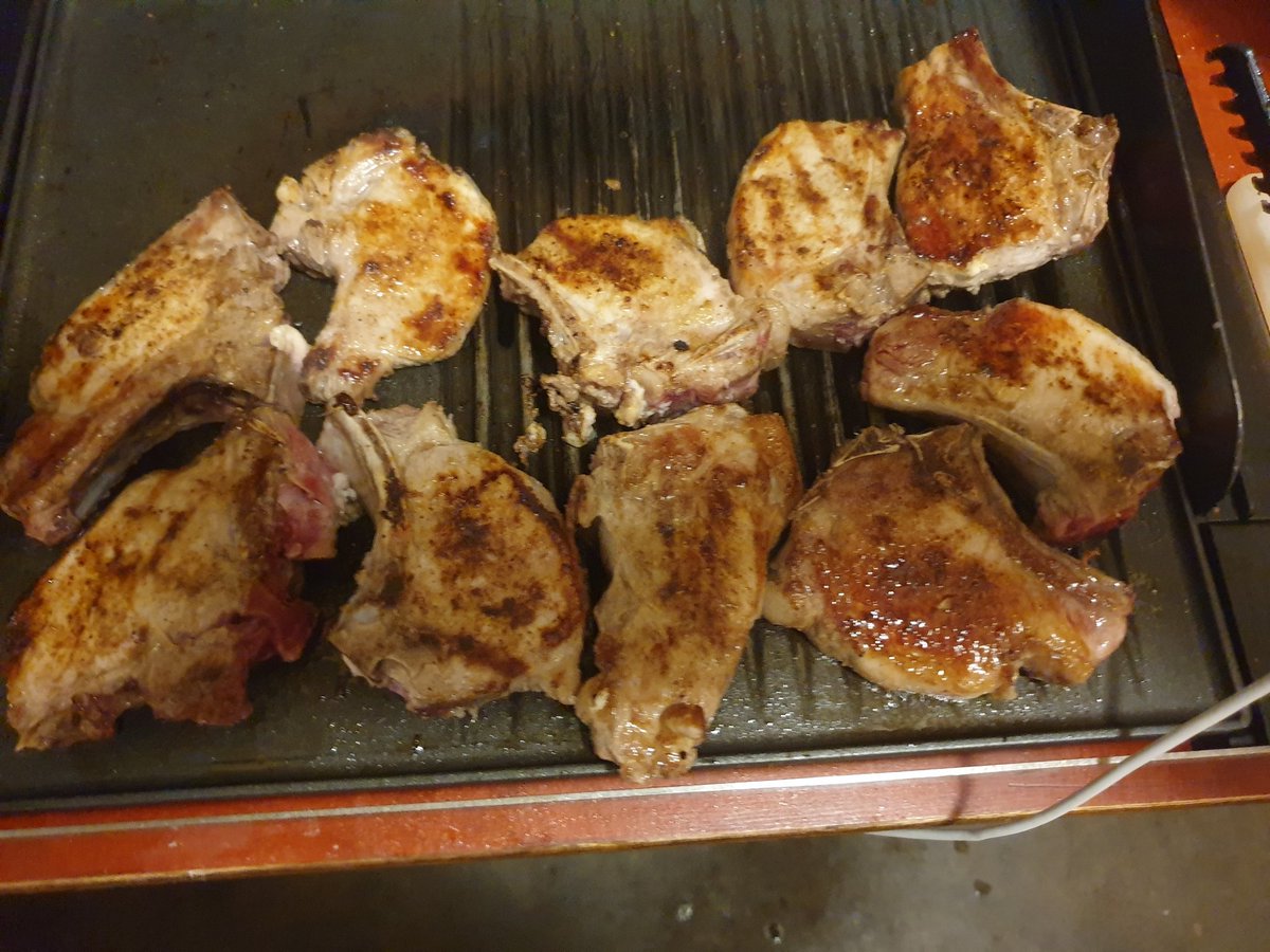 albcontact's tweet photo. Ok ... back to the #ConsumersCorner 
... could be rainy, so went straight to indoor grill... till the color is 👌🏾 ... a zest of honey 🍯 https://t.co/zApGEofx9S