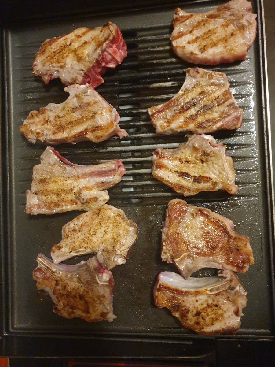 albcontact's tweet photo. Ok ... back to the #ConsumersCorner 
... could be rainy, so went straight to indoor grill... till the color is 👌🏾 ... a zest of honey 🍯 https://t.co/zApGEofx9S