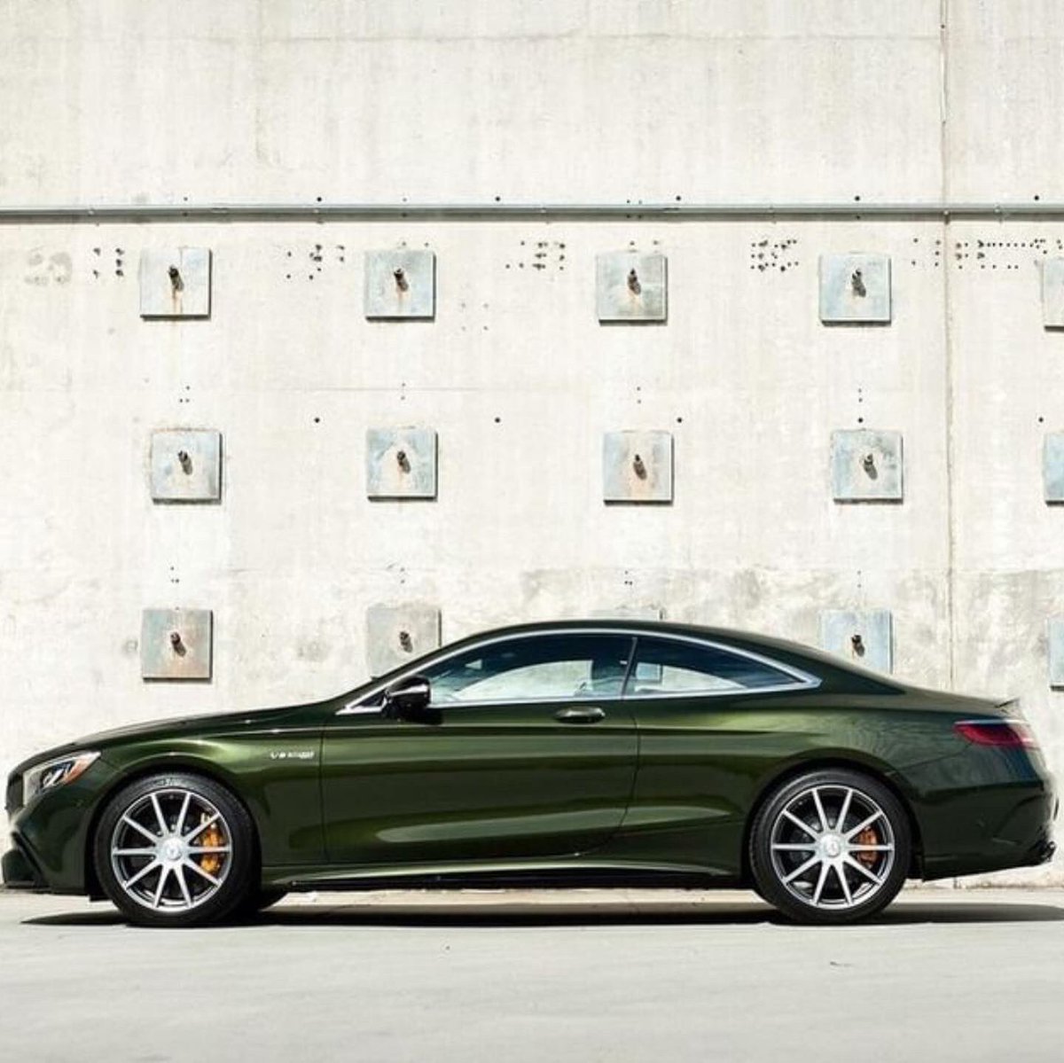 MBWilmington's tweet photo. Sophisticated Demeanor — Designo Olive Metallic Mercedes-#AMGS63 Coupé 🌿 @MercedesBenzUSA https://t.co/HDtLx9fOmm