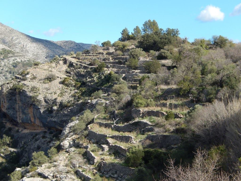 L'art de la construcció de pedra en sec, Patrimoni de la Humanitat, és un tipus d'arquitectura popular extraordinària que està molt present al nostre territori i que conforma un paisatge captivador, mostra del gran treball i enginy dels nostres avantpassats.