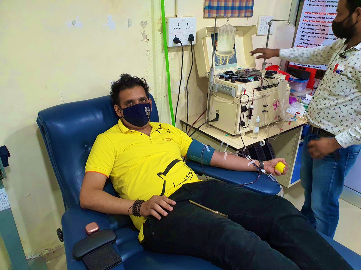 sandhyafernez's tweet photo. With A-ve scarcity @digitalpreeti even tried to arrange a bag from Hyderabad for her dad. But just one call &amp; #Paresh was ready to donate #Plasma for Jahar Ji. More power to our saviour! Thanks to #Vishwas da for coordinating 💫 🌸@SOSSaviours @itsmesabita #PlasmaAid #Mumbai https://t.co/6Z1L2Gyrw2