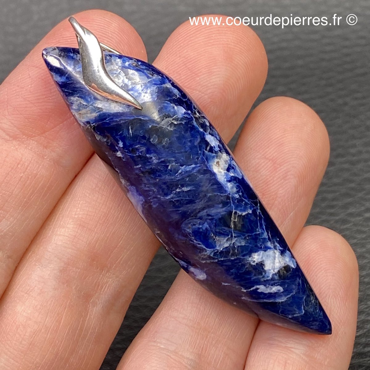 CoeurPierres's tweet photo. Fabrication de pendentifs en Dumortierite de Madagascar en direct depuis l atelier 💙
Pendentif disponible sur https://t.co/jCzV6mtBVv 👈#lapidaire #dumortierite #bijoux #pendentif #creation #unique #minerals #mineraux #geologie https://t.co/eergnTvY7h