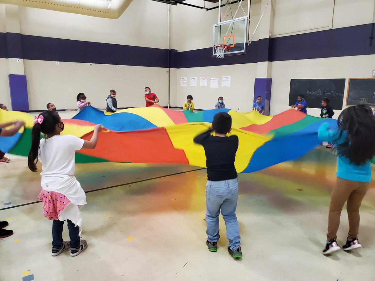 OHTex2's tweet photo. No one forgets using the parachute in PE!  #PE #parachute #teamwork @WillisSchools @WISDHardy https://t.co/MJY1z2ujwJ