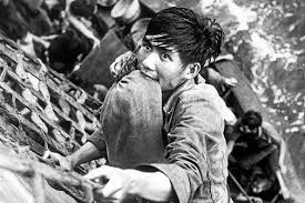 Se conmemoran 45 años de la derrota y retiradas de las tropas Estadounidense de Vietnam un pueblo que lucho como fiera para no dejarse pisar por la bota fascista, imperialista de los que pretenden dominar a los pueblo arrebatándoles su independencia.
#LaEraRebelde
<a href="/NicolasMaduro/">Nicolás Maduro</a>