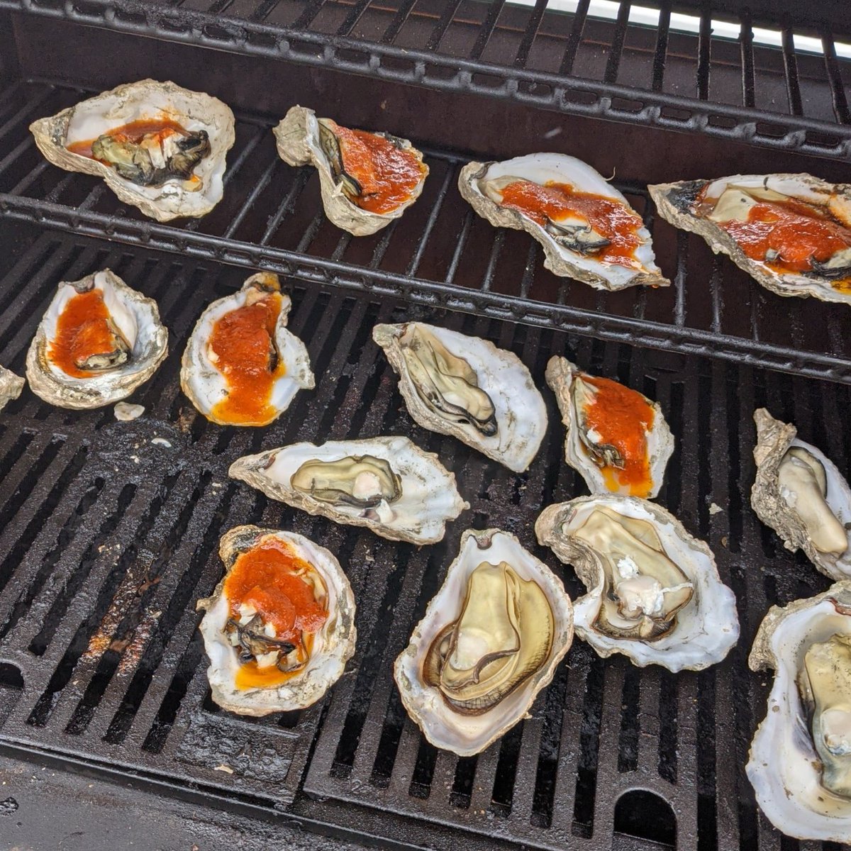 BeerBBQBeards's tweet photo. I have been on a quest to find the perfect spicy sauce for my oysters. There is a place in Farmington CA that has the absolute best oyster sauce. This mixture of sriracha, butter and lime is the closest I've gotten.

#oysters #masterbuilt #bbq #seafood #food #cooking #meat https://t.co/01ubYPGkLr