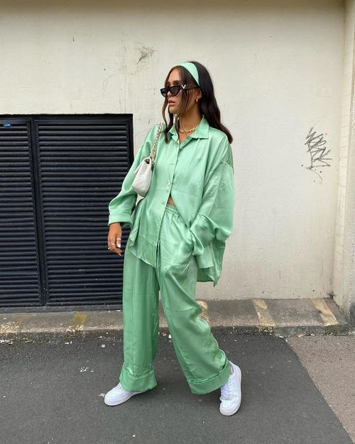 Moonar_co's tweet photo. A perfect balance between comfort and aesthetics. 
📸: @lissyroddyy

#Moonar #SilkLoungewear #LiveInIt #pyjamadressing #sustainablefibres #supremecomfort #homewear #style #onlineshopping #comfy #lingerie #nightsuit #stayhome #fashionblogger #pajamaparty #cotton #love #pyjamapa https://t.co/S0UyNAobTz