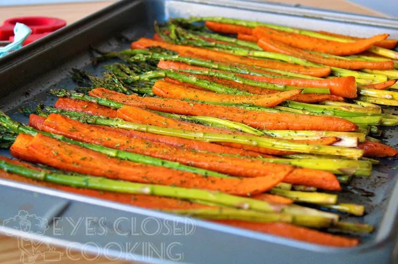 eyzclosedcookin's tweet photo. 🐰 Easy Easter side dish idea: Roasted Carrots &amp; Asparagus! 🥕 Recipe: https://t.co/VSxCKZy02i
_ _ _
#carrots #asparagus #ovenroasted #eastersides #sidedish #easterrecipes #easter https://t.co/BOiMZpGWSH