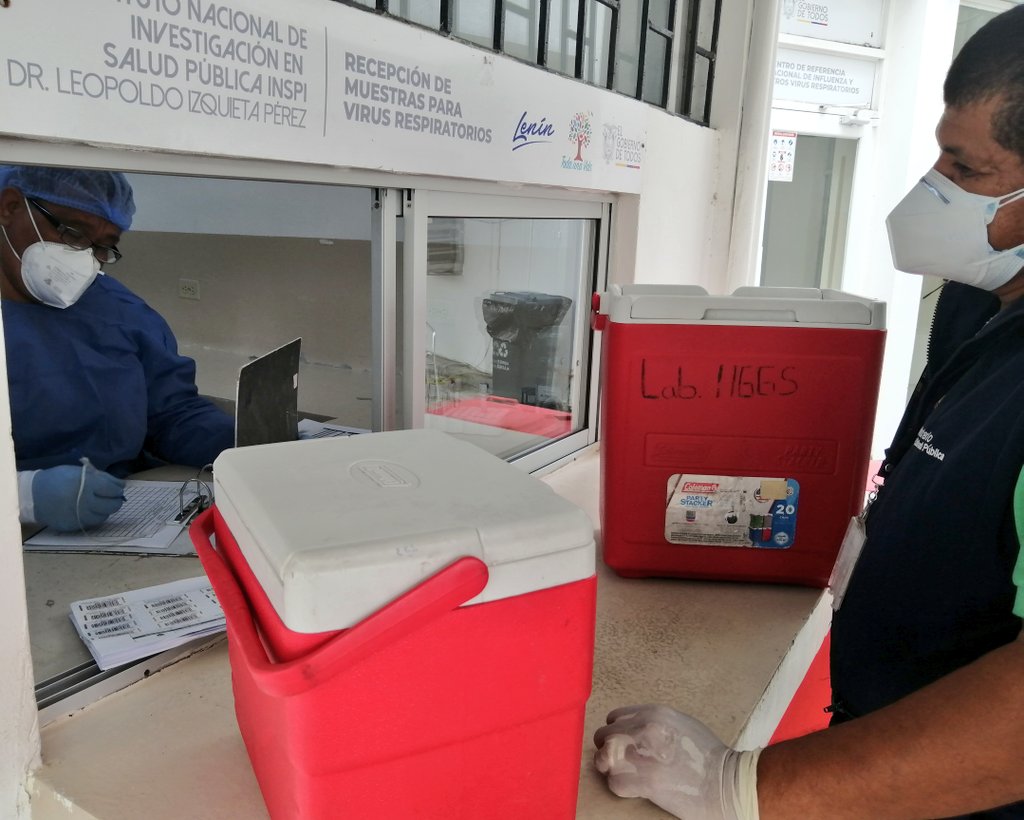 INSPI_ECUADOR's tweet photo. Personal del área de recepción de muestras de @INSPI_ECUADOR recibe muestras de #COVID19 provenientes de los diferentes hospitales y centros de salud, cumpliendo con las normas de bioseguridad establecidas. https://t.co/HqK21e1kac