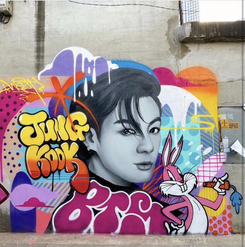 BTSquadPress's tweet photo. [INFO]📰

Wezt One artista y campeón asiático de Grafiti en 2019, pintó con aerosol murales inspirados en Jimin y JungkooK, ambos ubicados en diferentes lugares de Seúl. El artista anteriormente había hecho un grafiti de Taehyung.

©PJM_France | @BTS_twt #BTS https://t.co/cIAuoq4FJX