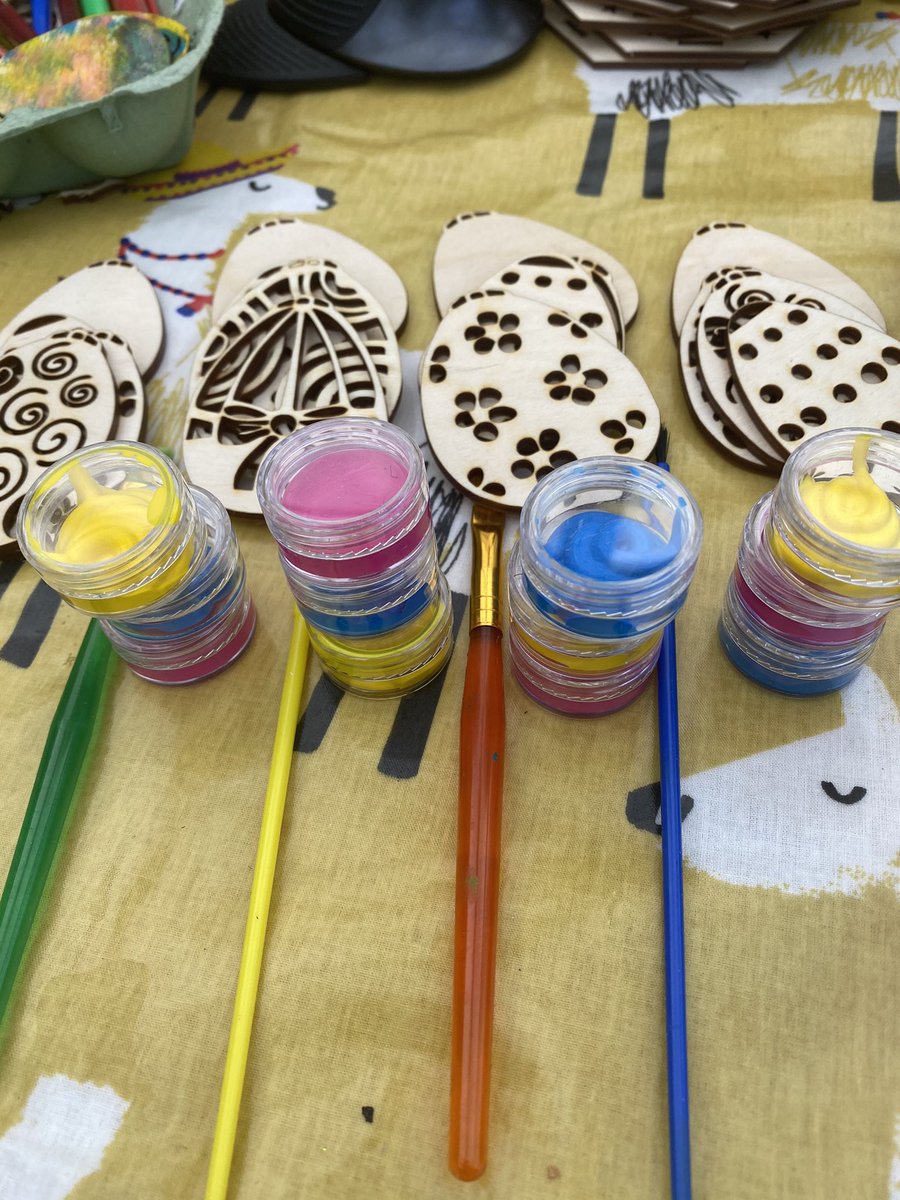 Order your eggs now easy piecemakersgifts.com/products/easte…
Ready... set... paint! Only £10 for these beautiful spring colours and 4 laser cut eggs with paintbrush!💐 Available now
