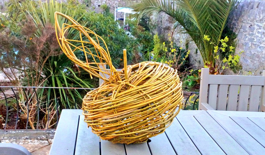 Today I weaved this apple from willow withies growing in my garden.
I still need to work on the leaf, and a bit of in-full.
But overall, I'm rather pleased with it.
#GardenSculpture
#GardenArt